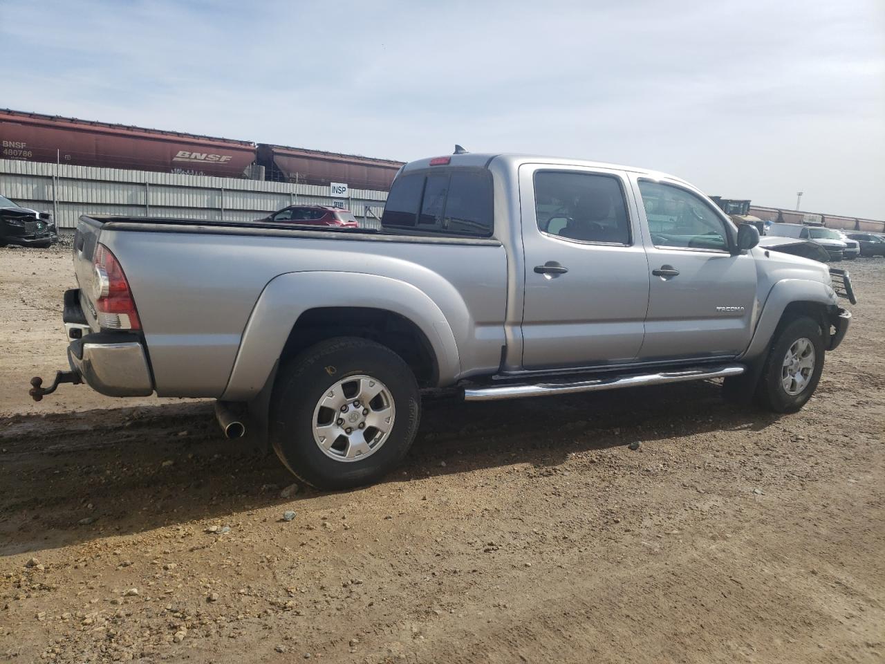 2015 Toyota Tacoma - Image 3