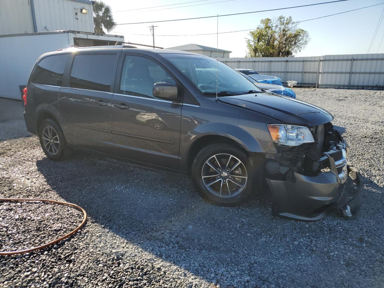 2017 Dodge Caravan - Image 4