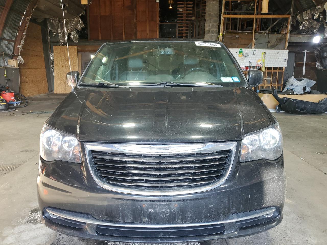 2015 Chrysler Town & Country - Image 5