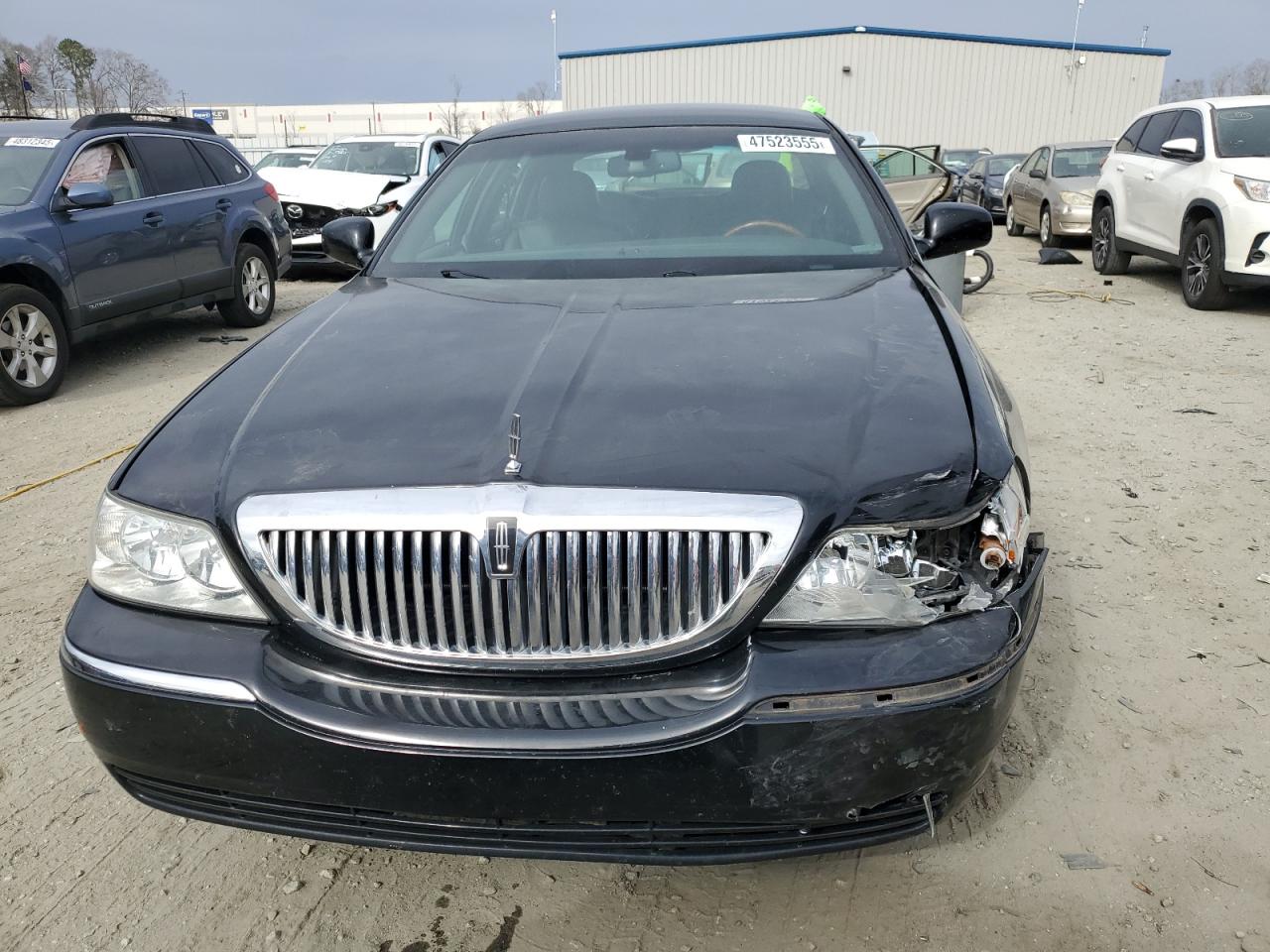 2008 Lincoln Town Car - Image 5