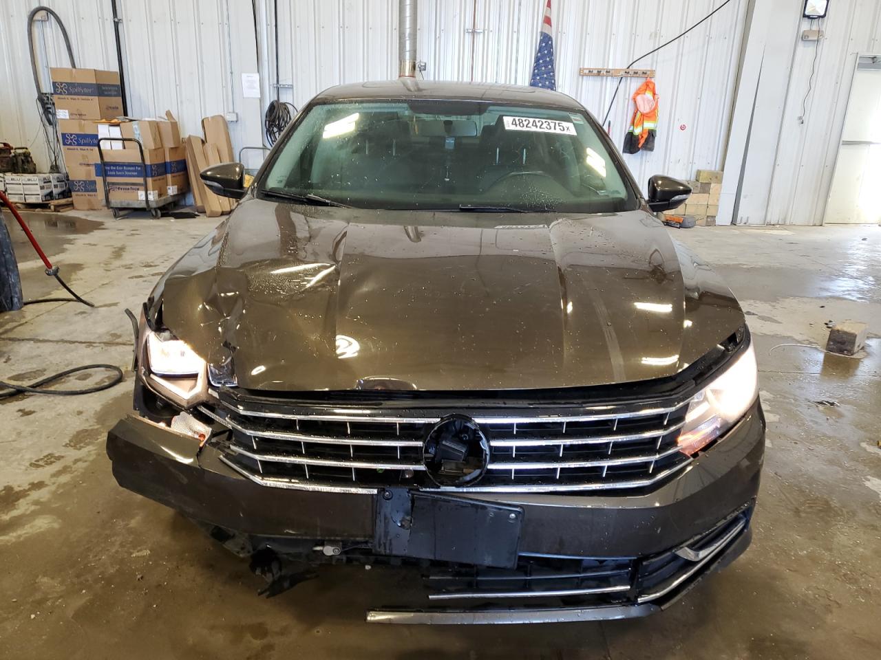 2019 Volkswagen Passat - Image 5