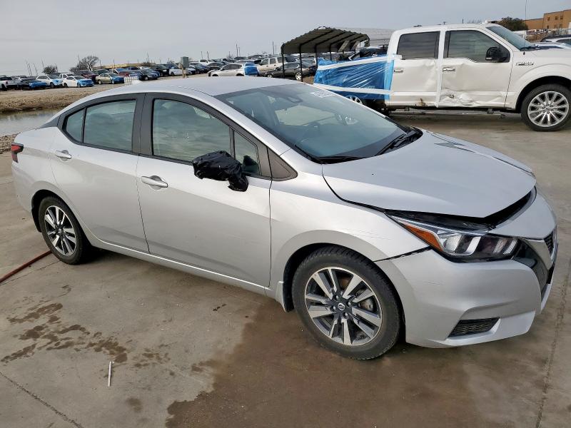  NISSAN VERSA 2022 Сріблястий