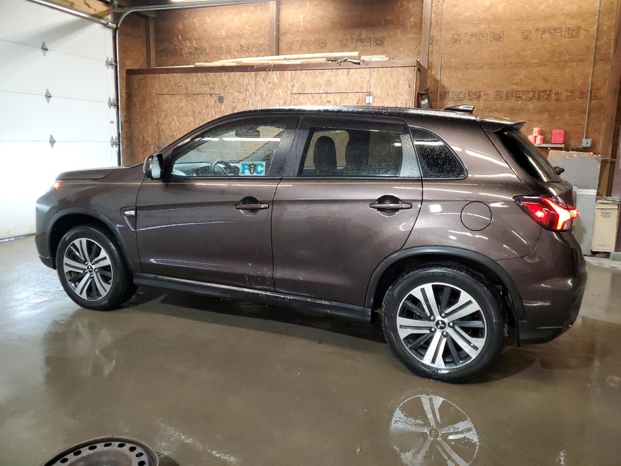 2021 Mitsubishi Outlander - Image 2