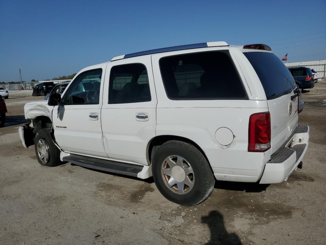 2002 Cadillac Escalade - Image 2