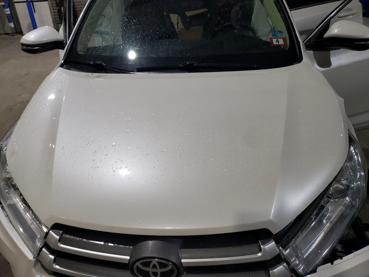 2018 Toyota Highlander Se VIN: 5TDJZRFH3JS525869 Lot: 50181655