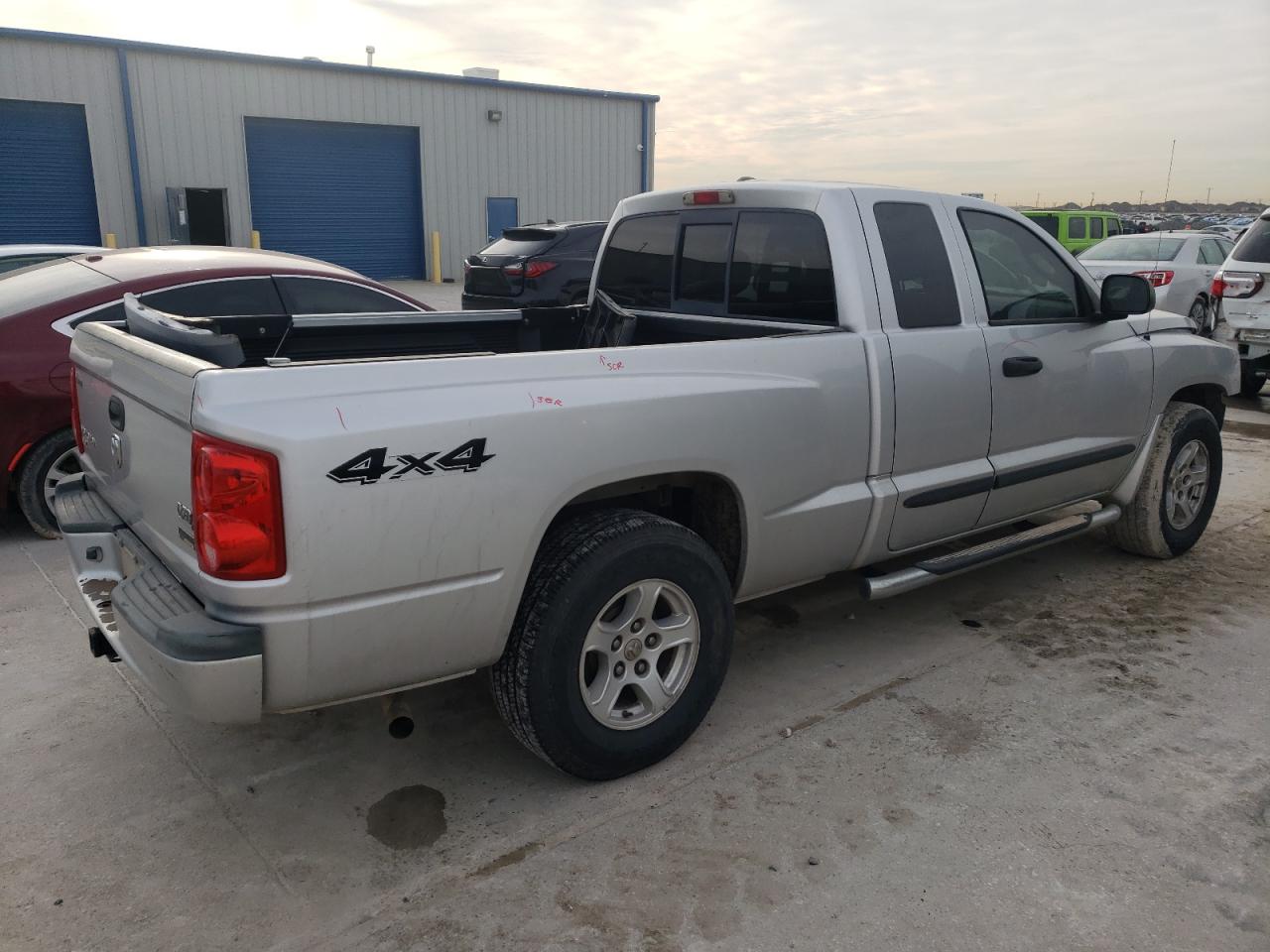 2007 Dodge Dakota - Image 3