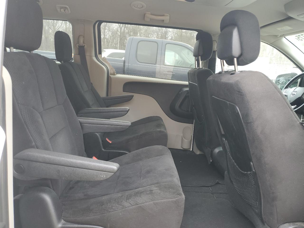2012 Dodge Caravan - Image 11