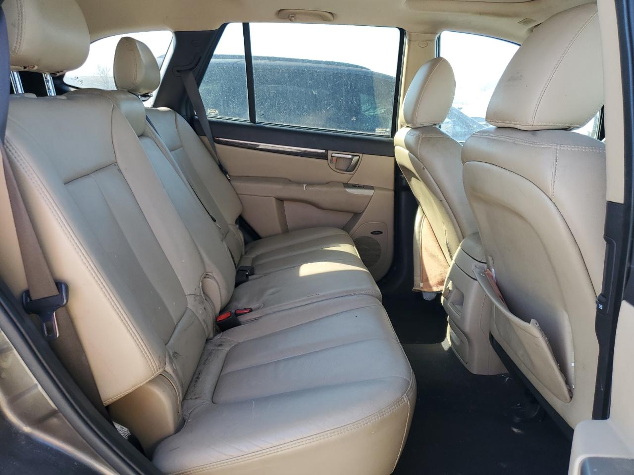 2012 Hyundai Santa Fe - Image 11