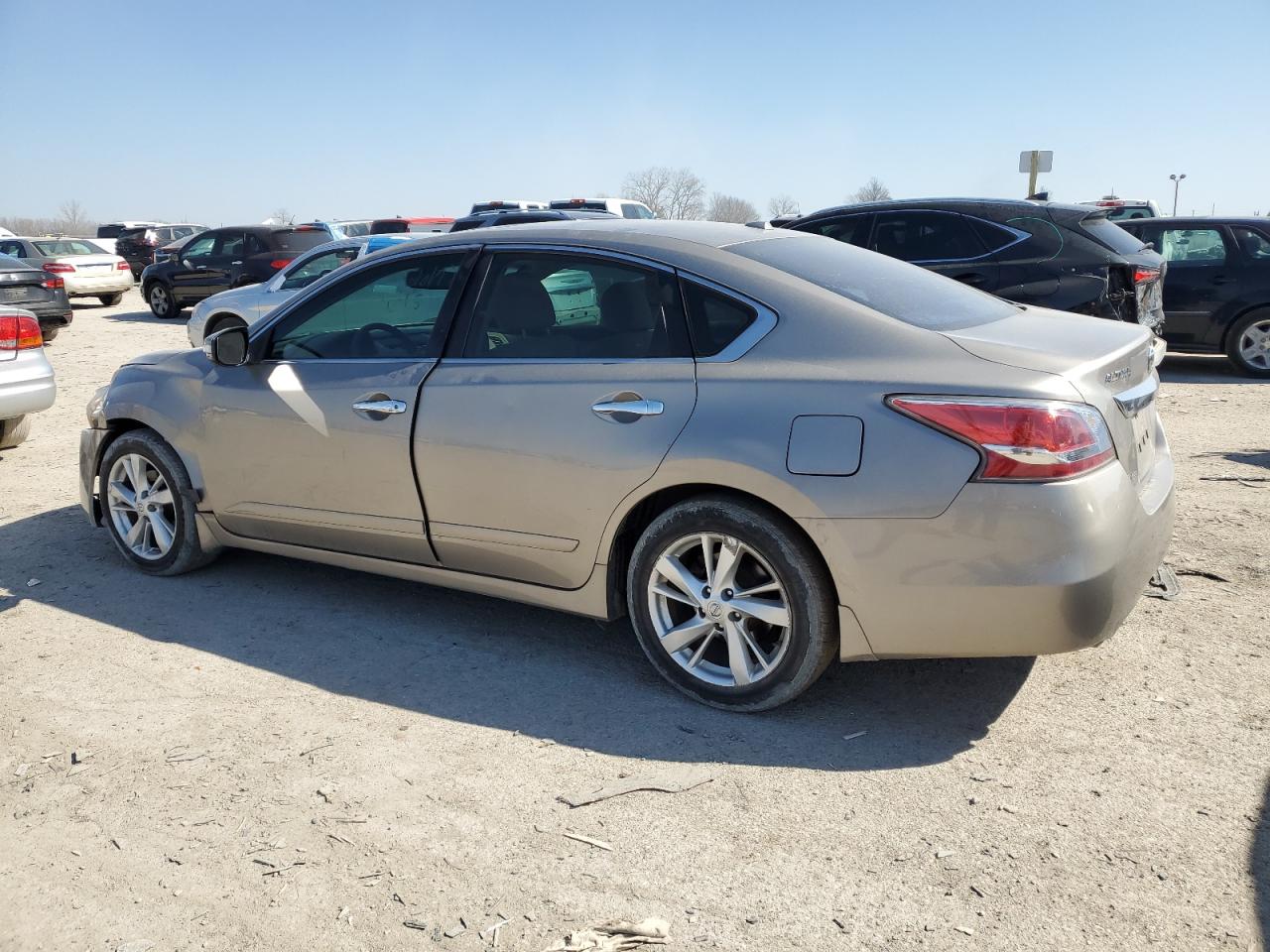 2015 Nissan Altima - Image 2