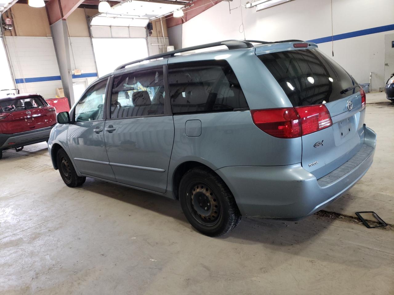 2005 Toyota Sienna - Image 2