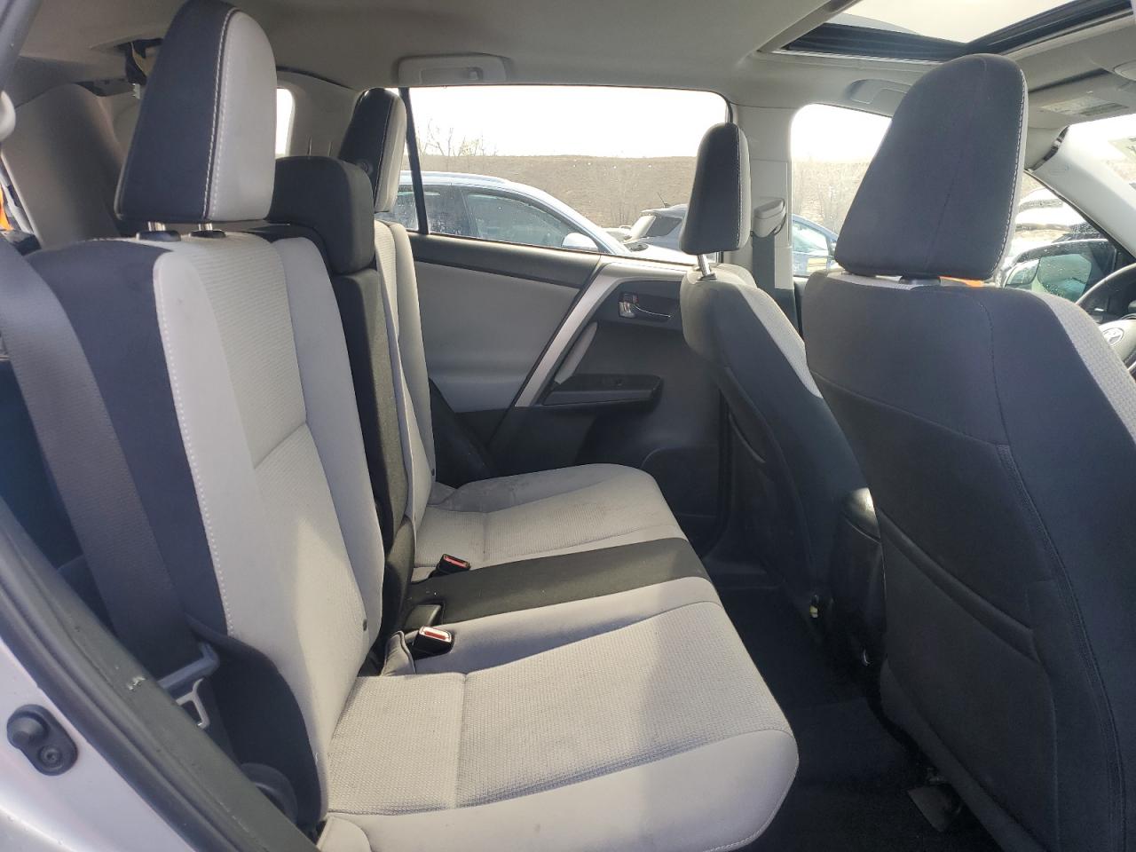 2016 Toyota RAV 4 - Image 11