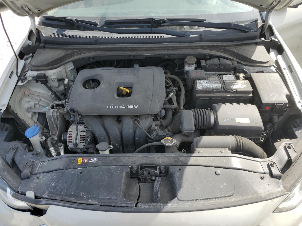 2017 Hyundai Elantra - Image 11