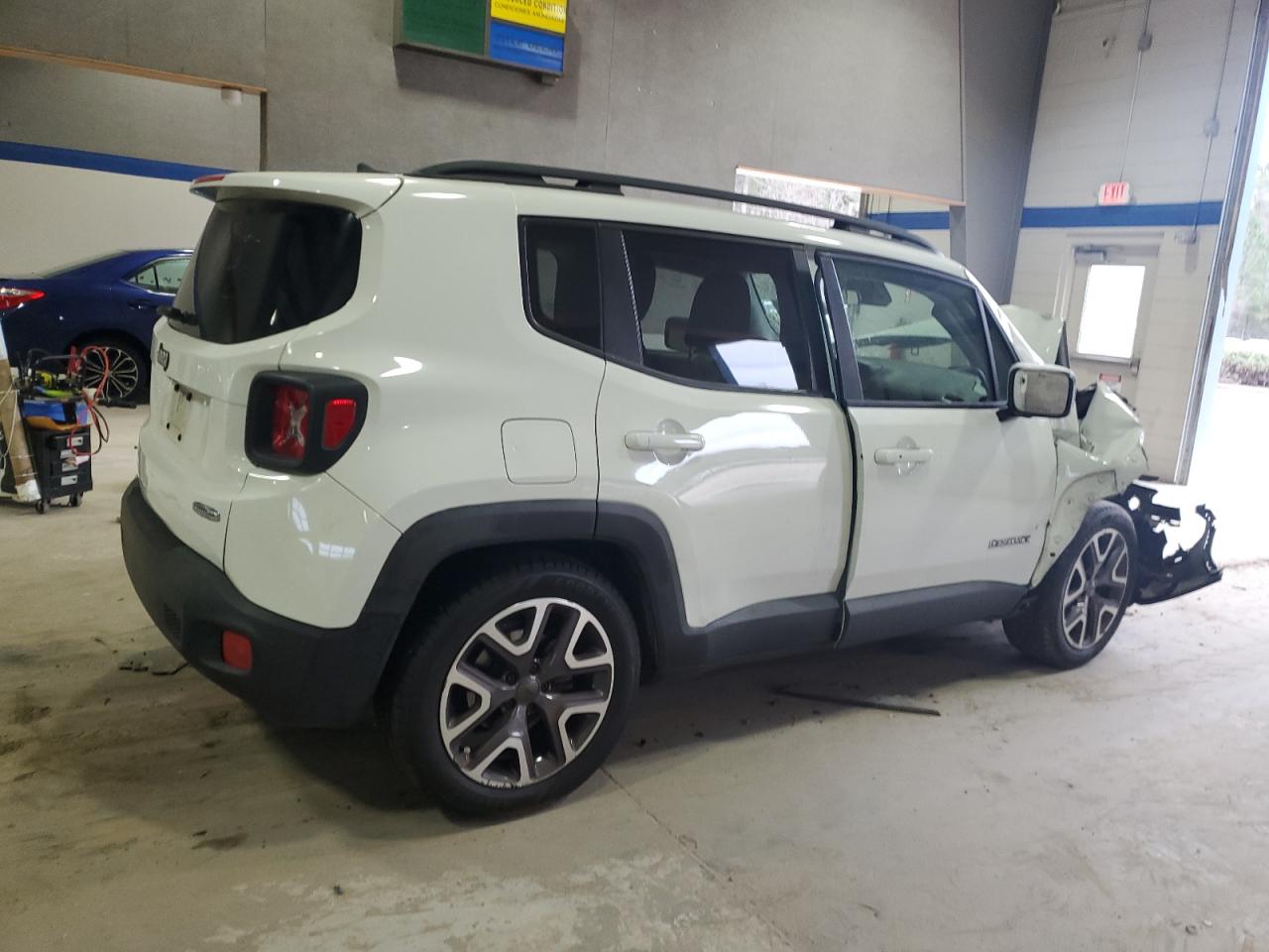 2015 Jeep Renegade - Image 3