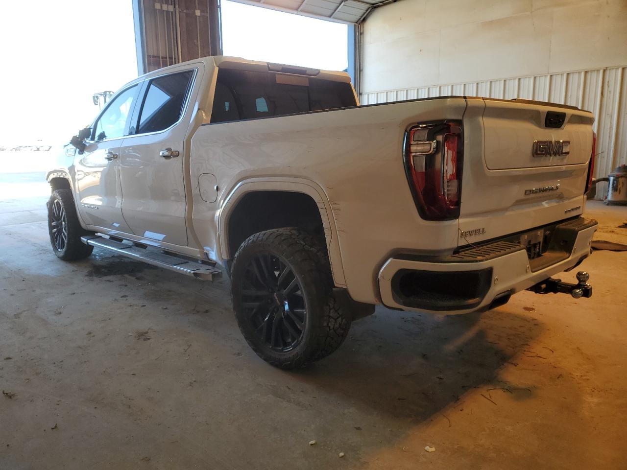2021 GMC Sierra - Image 2