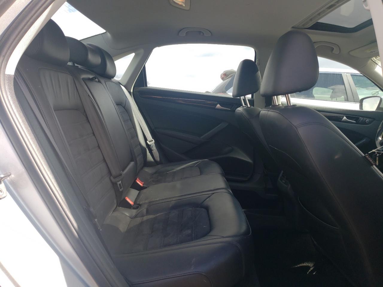 2015 Volkswagen Passat - Image 10