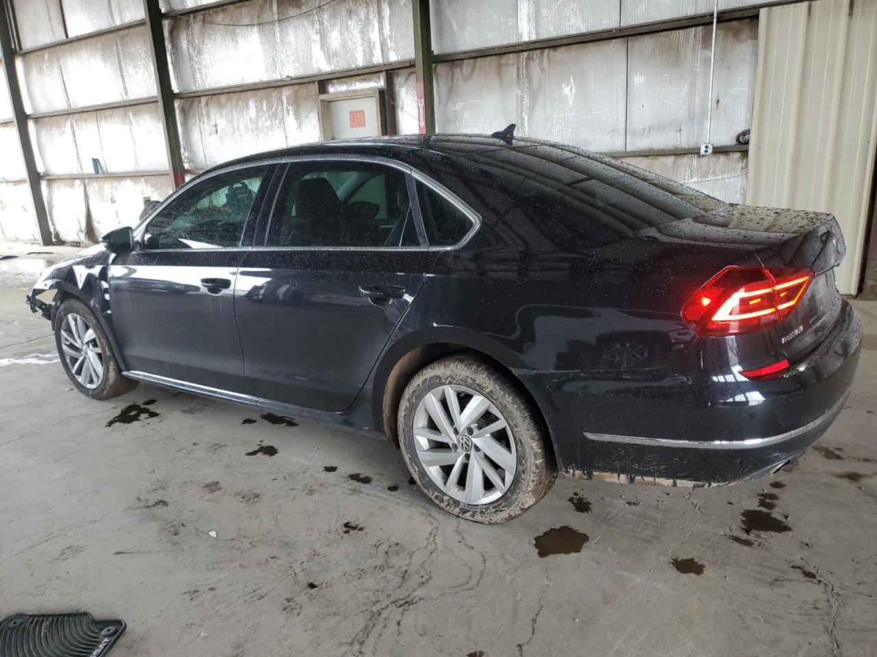 2018 Volkswagen Passat - Image 2