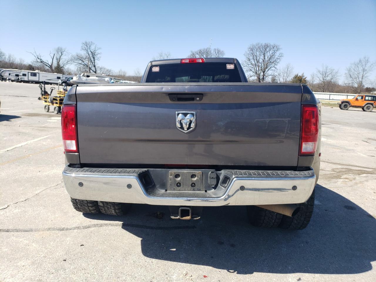 2016 RAM 3500 - Image 6
