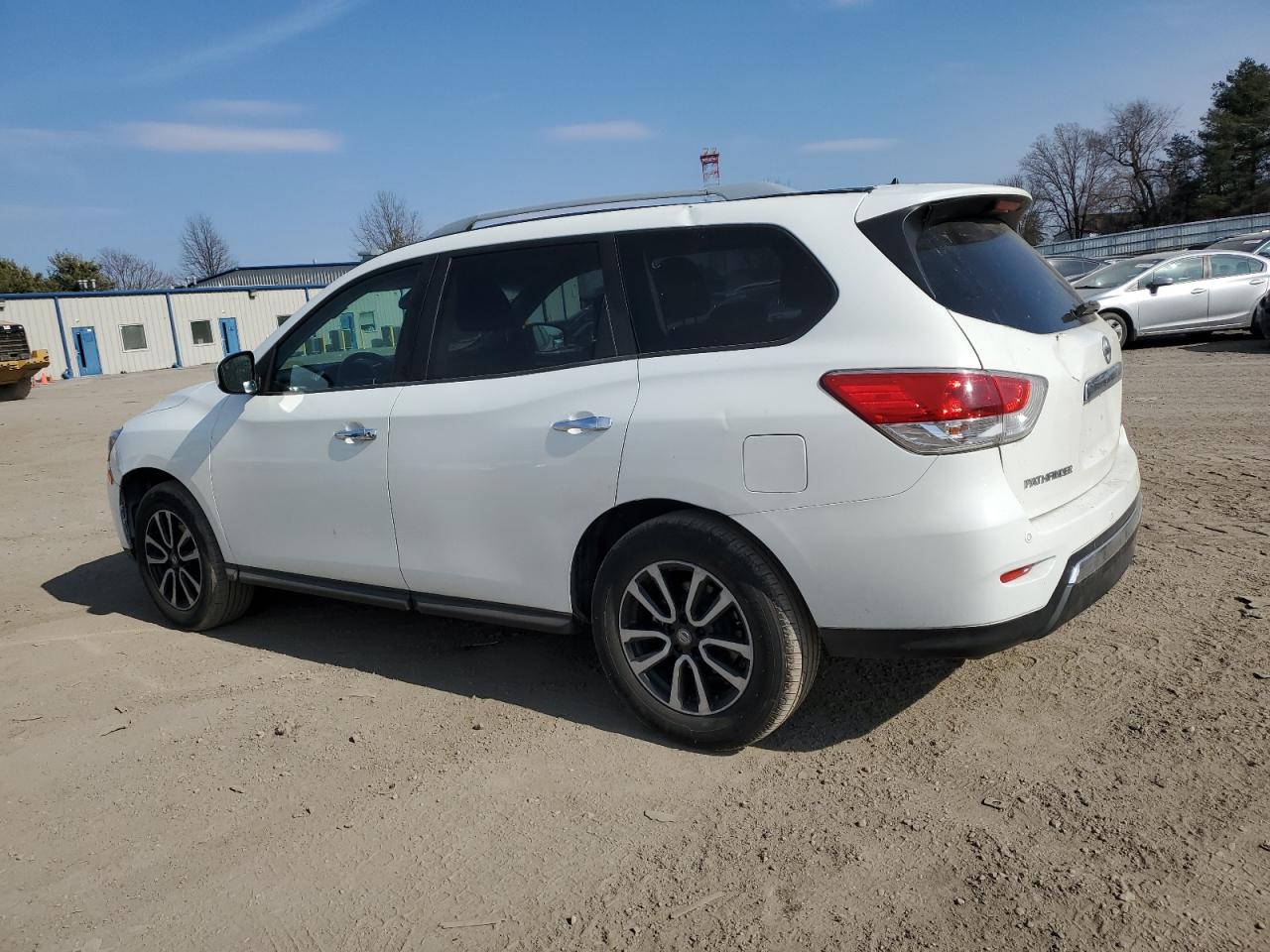 2013 Nissan Pathfinder - Image 2