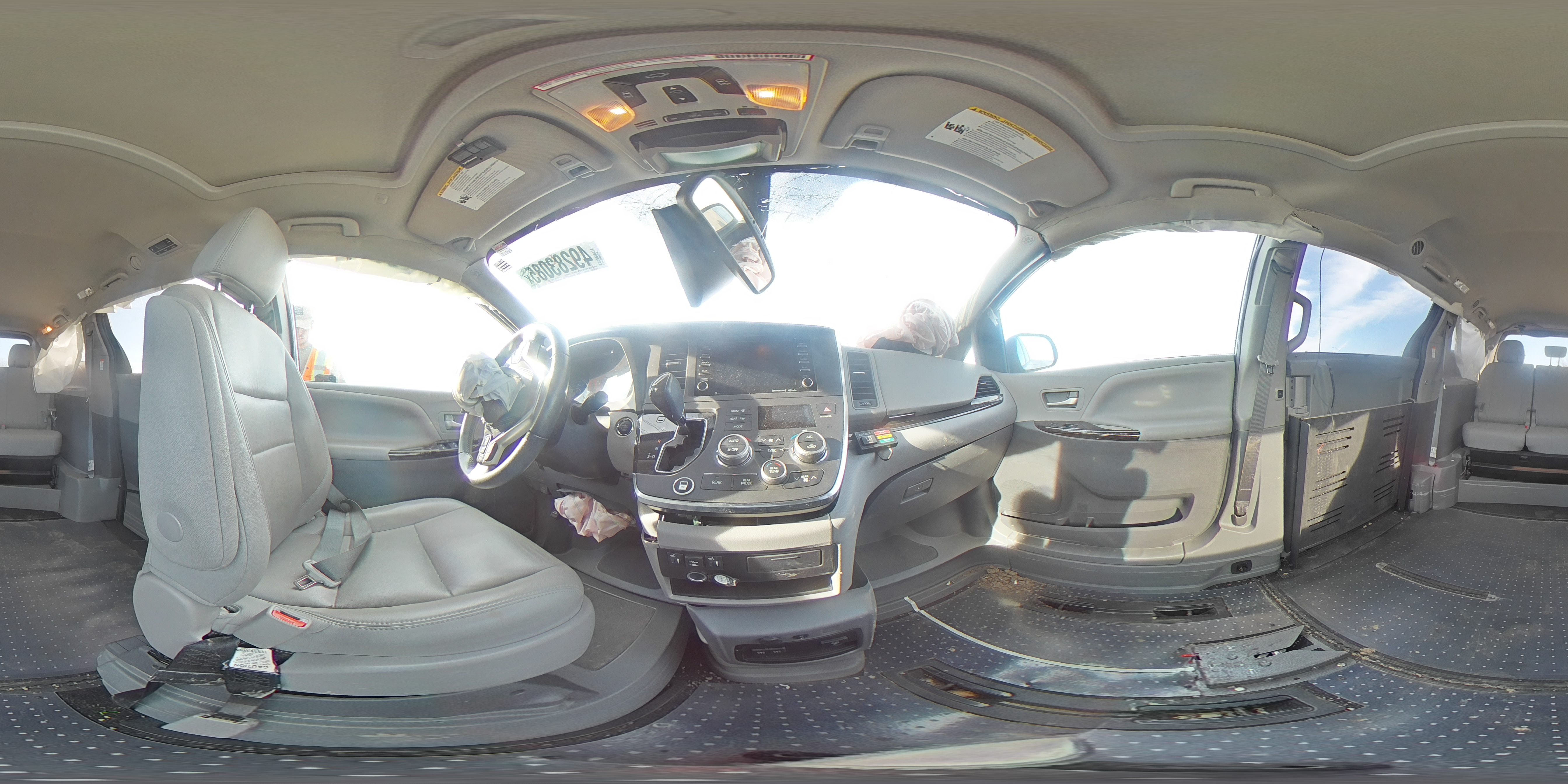 2019 Toyota Sienna - Image 13
