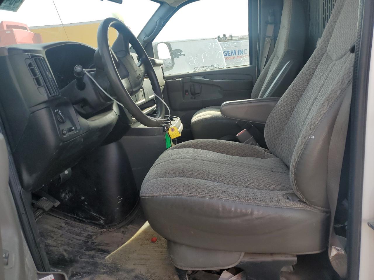 2007 GMC Savana - Image 7