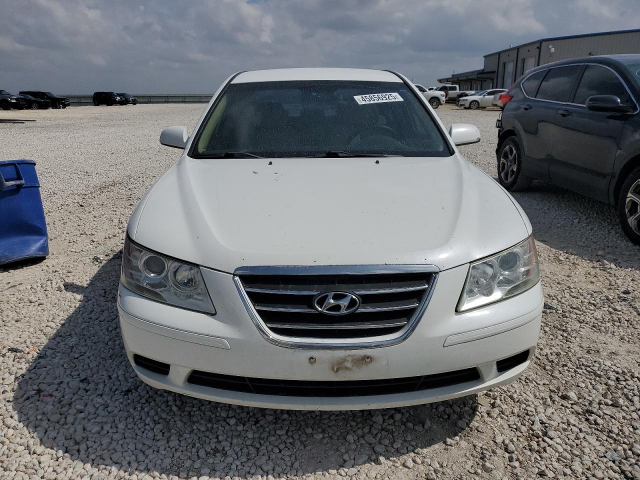 2010 Hyundai Sonata - Image 5