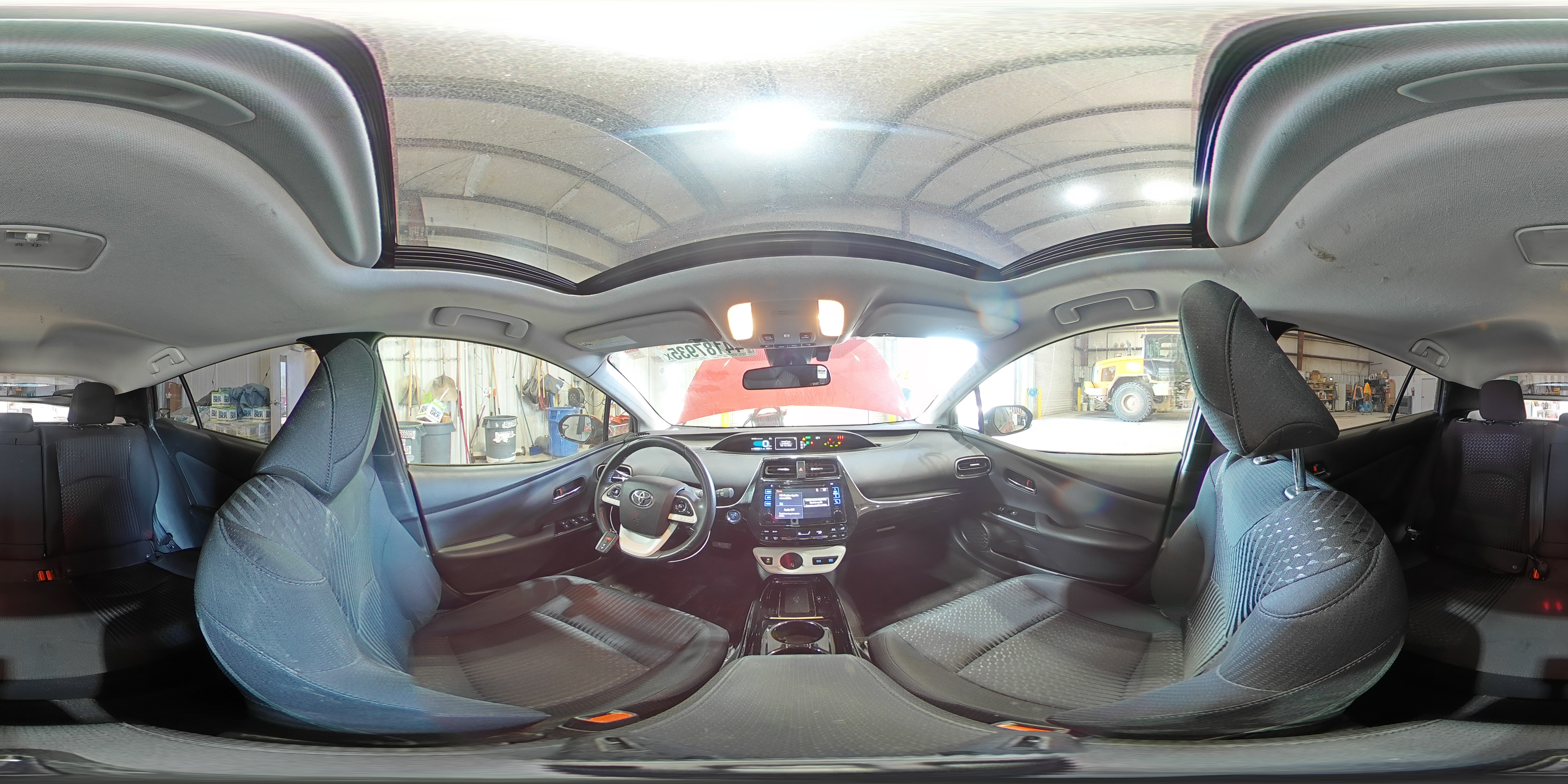 2018 Toyota Prius - Image 13