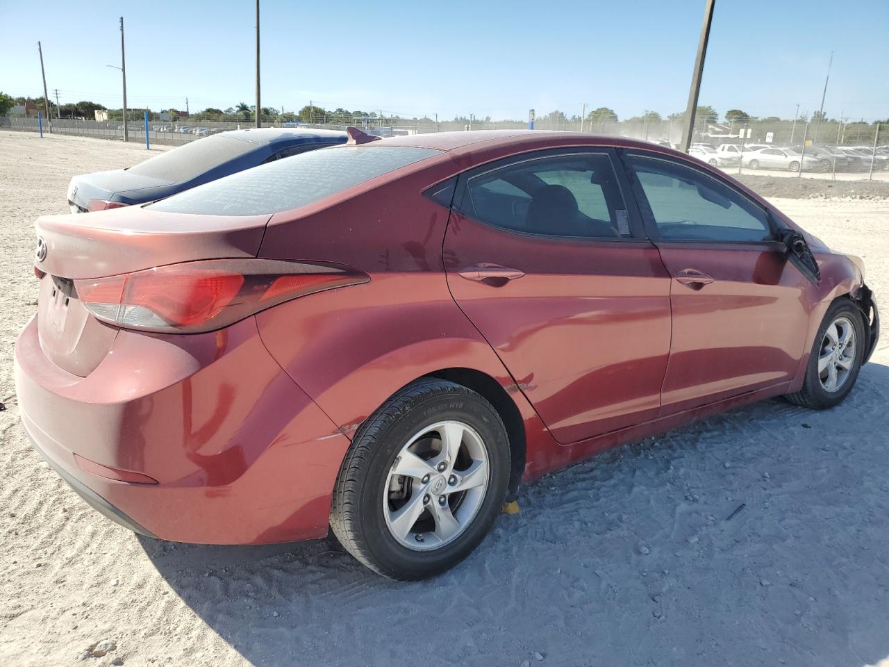 2015 Hyundai Elantra - Image 3