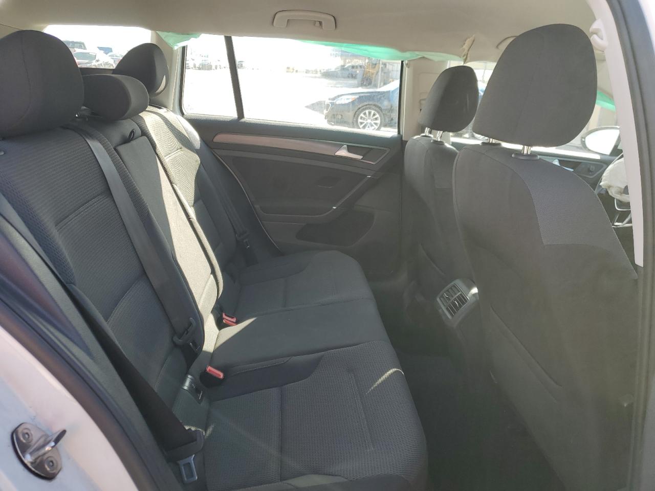 2018 Volkswagen Golf - Image 10