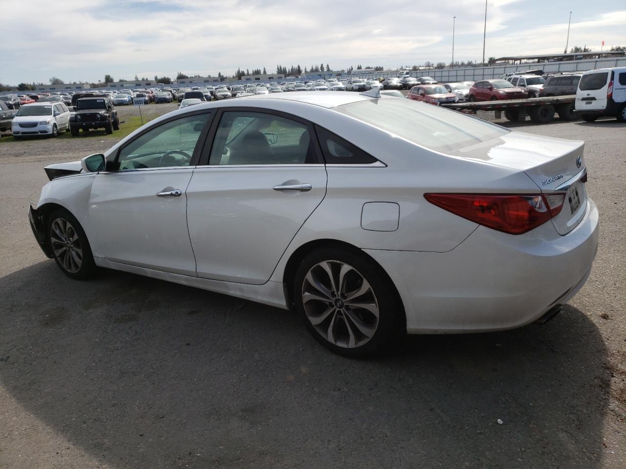 2013 Hyundai Sonata - Image 2