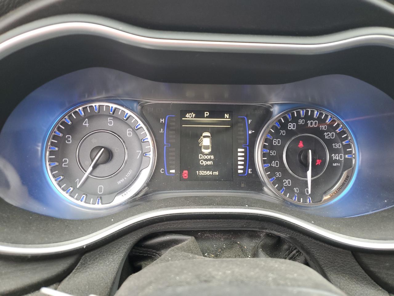 2015 Chrysler 200 - Image 9