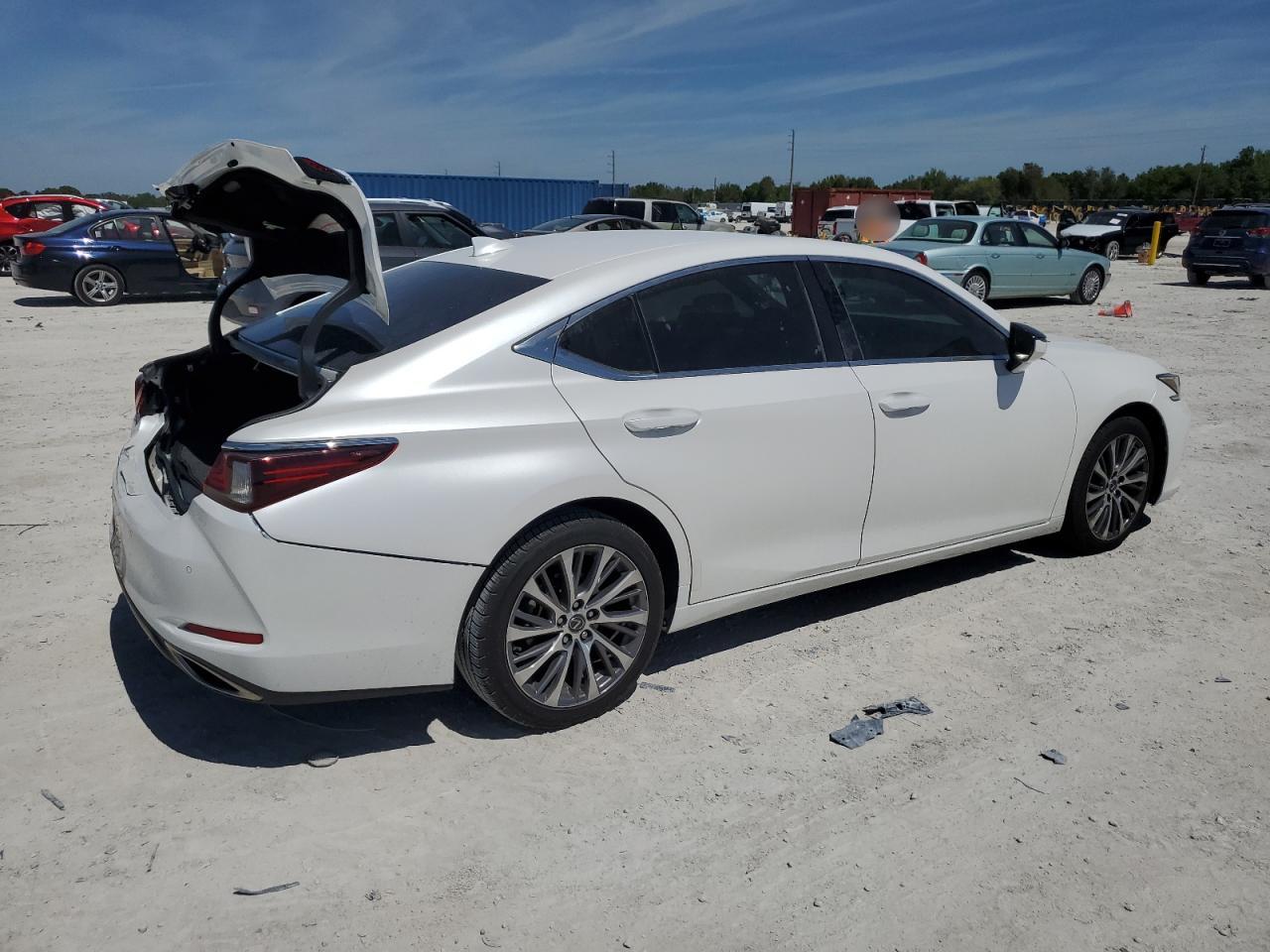 2020 Lexus ES - Image 3