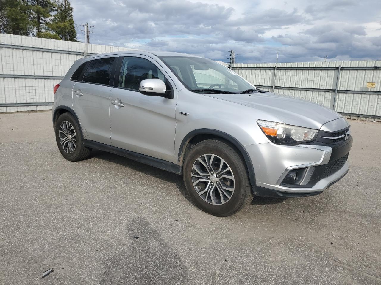 2018 Mitsubishi Outlander - Image 4