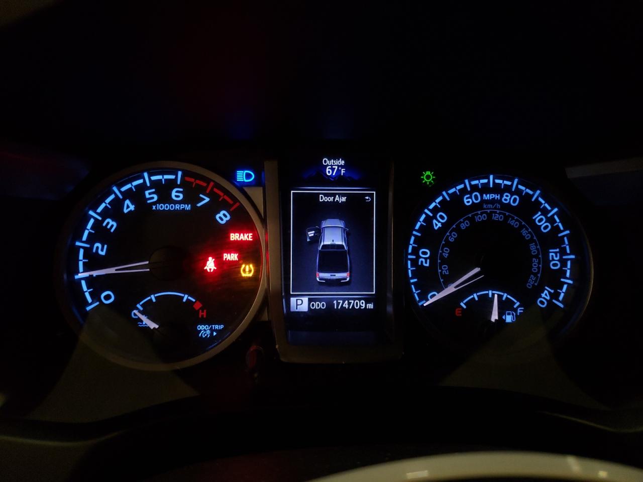 2016 Toyota Tacoma - Image 9
