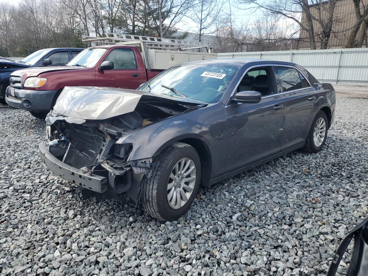 2013 Chrysler 300 продається в North Billerica, MA - Front End