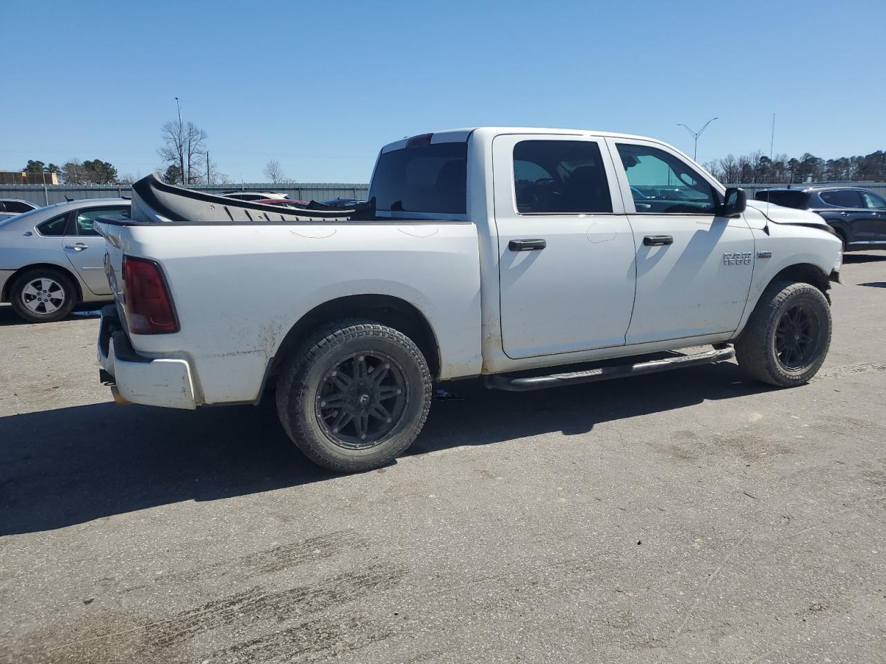 2016 RAM 1500 - Image 3