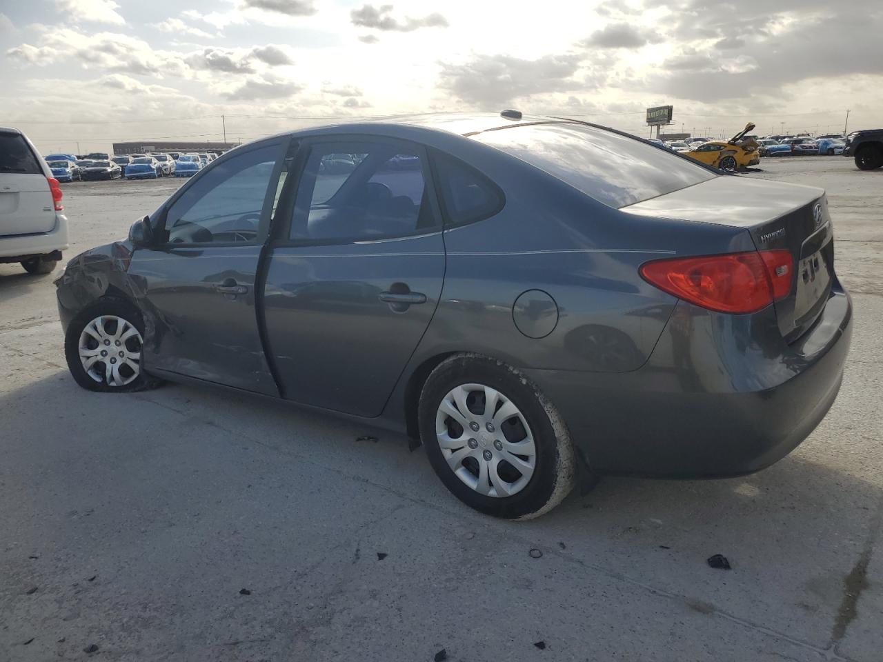 2009 Hyundai Elantra - Image 2