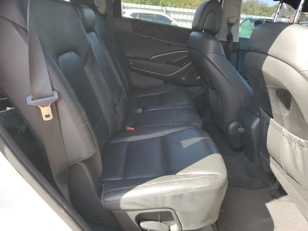 2018 Hyundai Santa Fe - Image 11