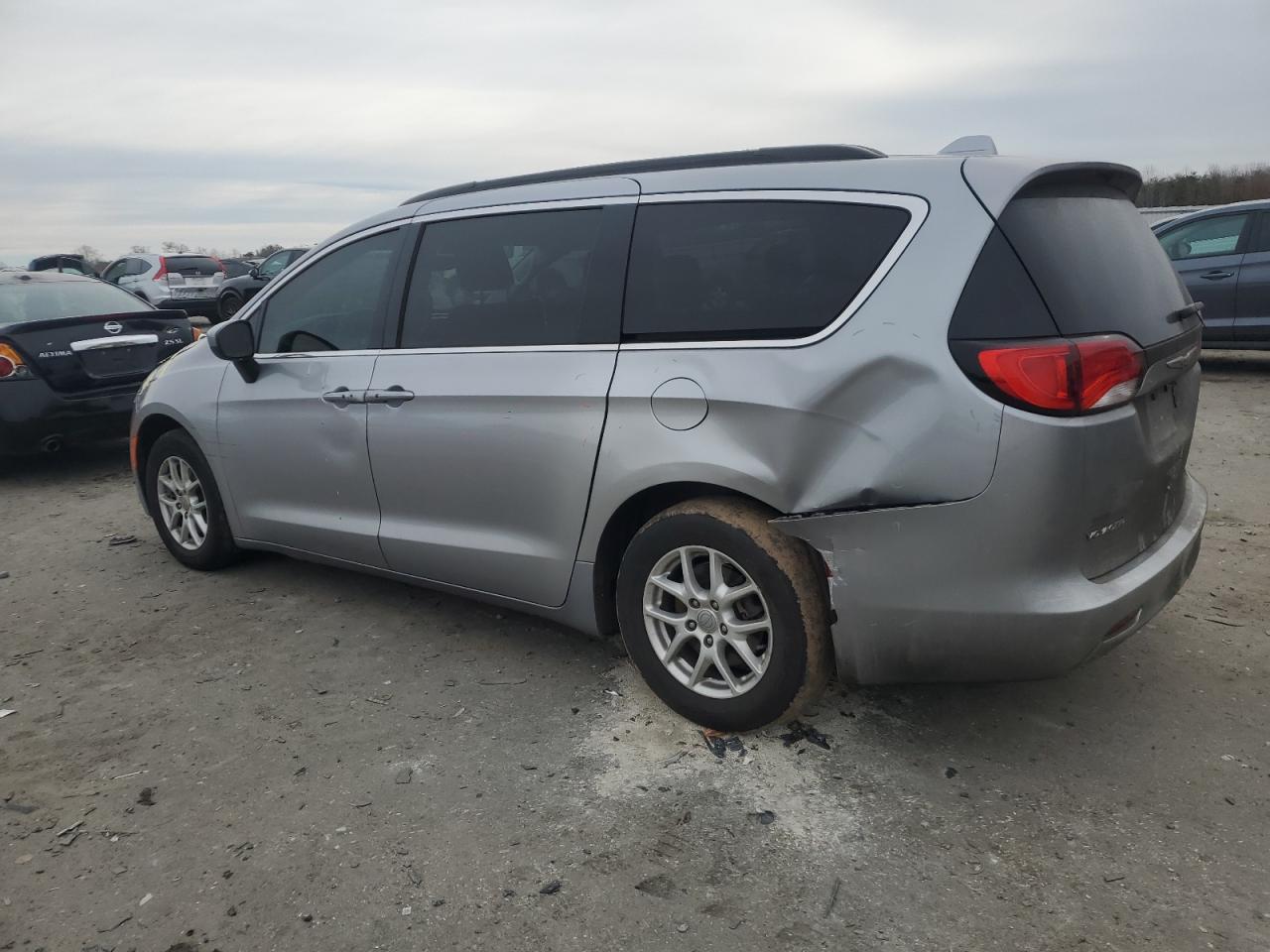 2020 Chrysler Voyager - Image 2