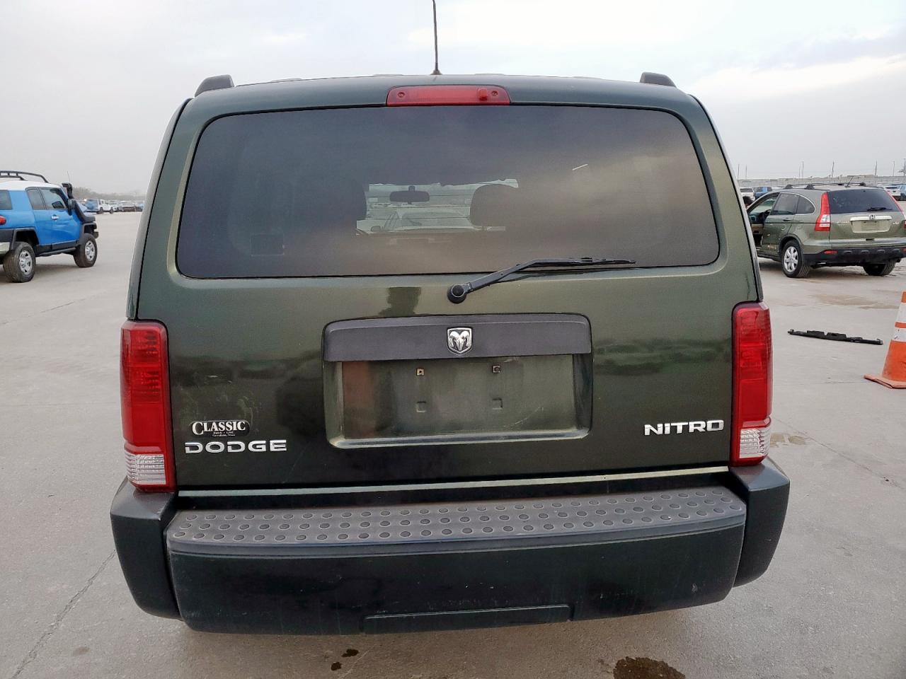 2010 Dodge Nitro - Image 6