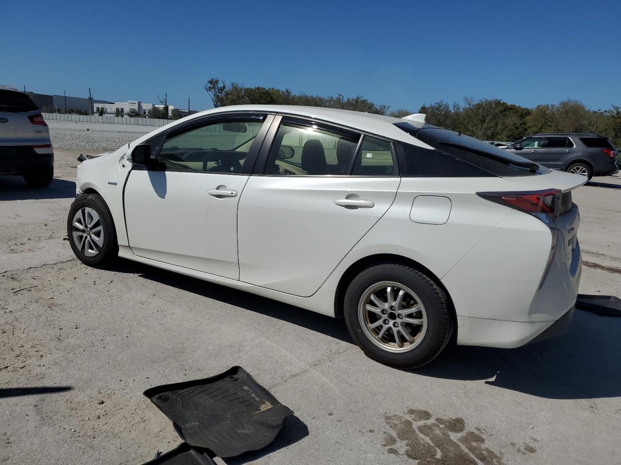 2016 Toyota Prius - Image 2
