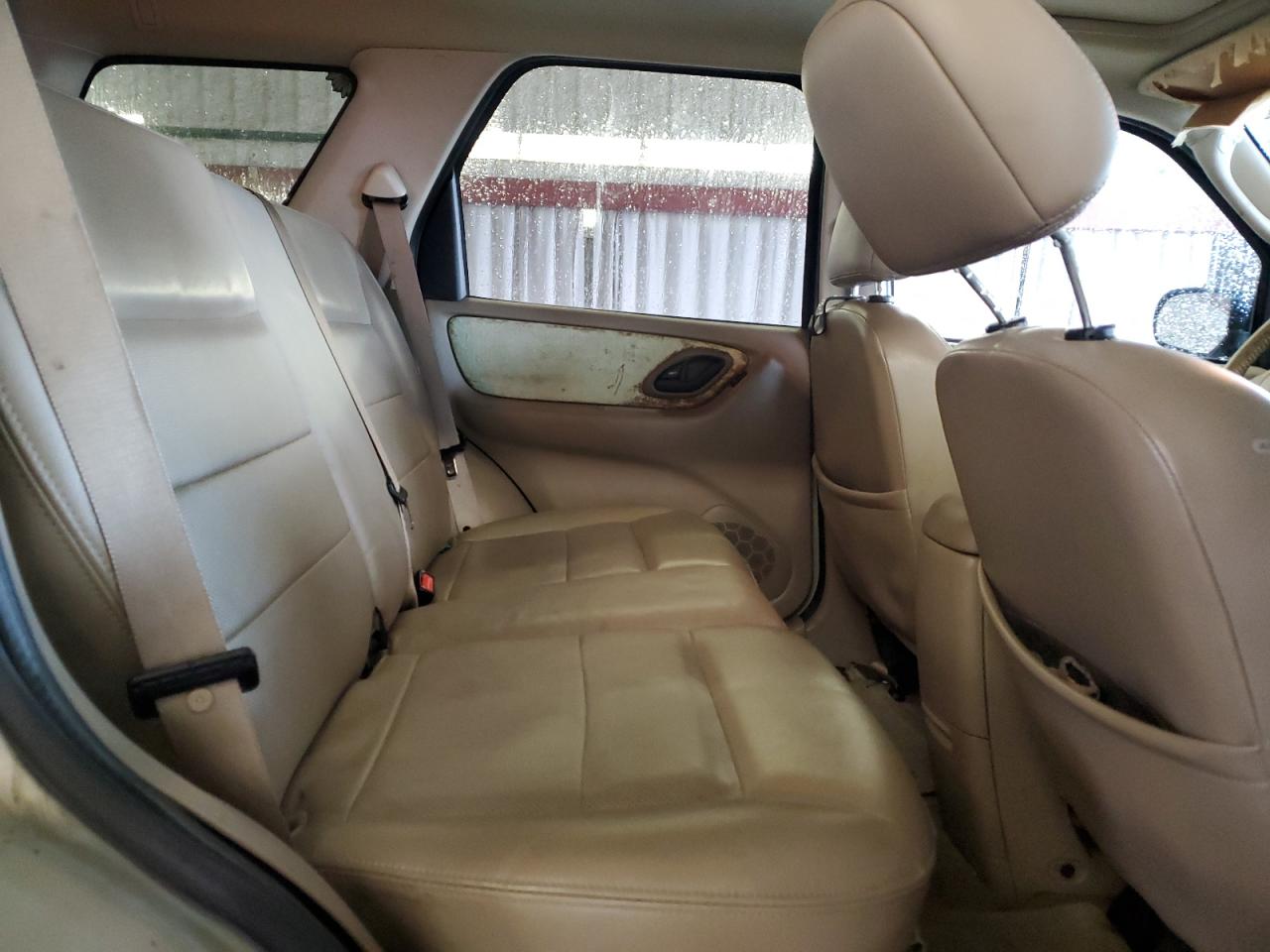 2005 Ford Escape - Image 11