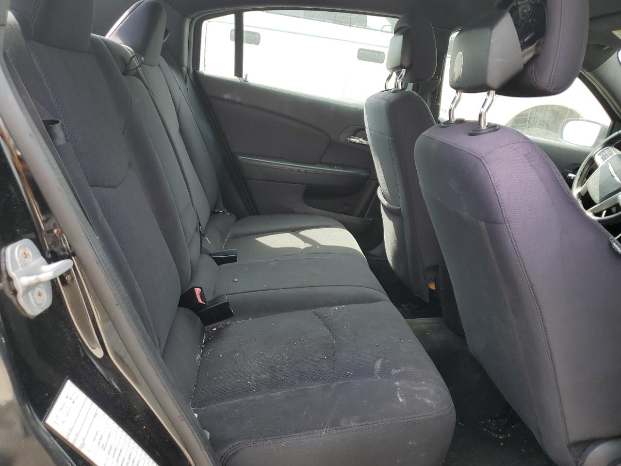 2013 Chrysler 200 - Image 10