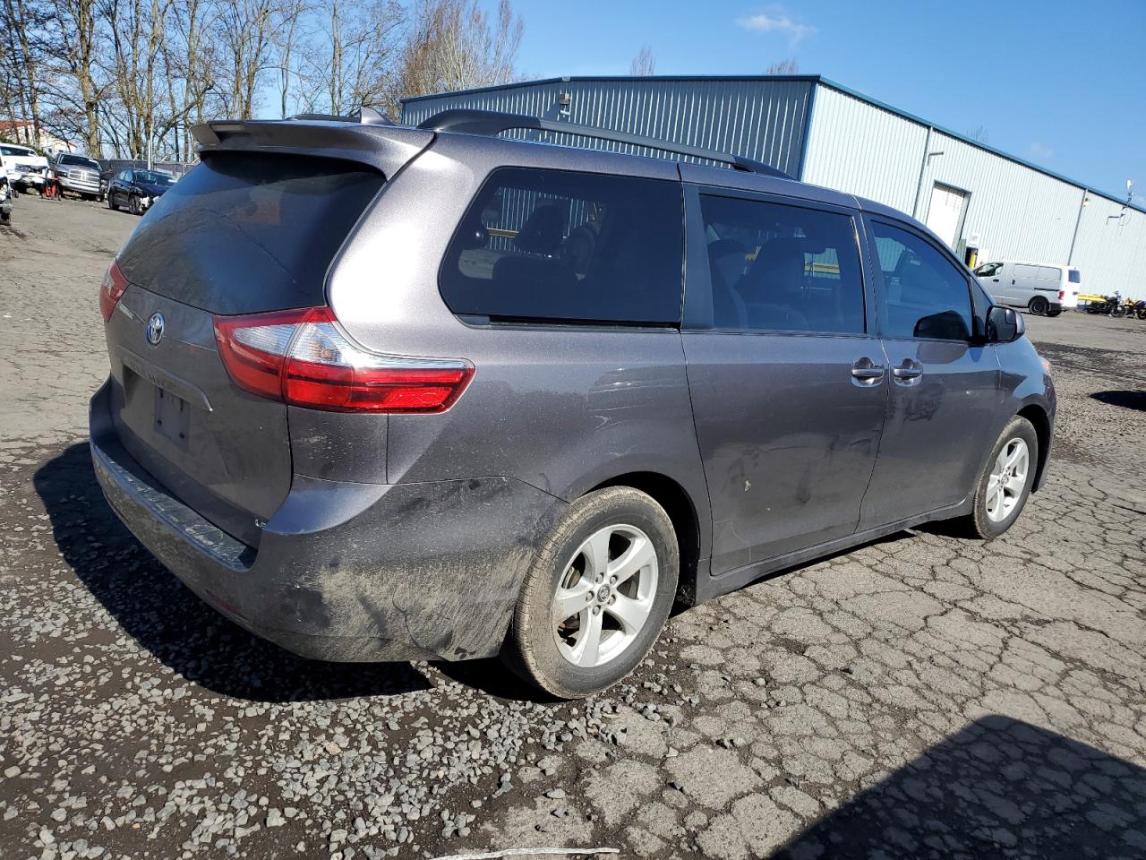 2019 Toyota Sienna - Image 3