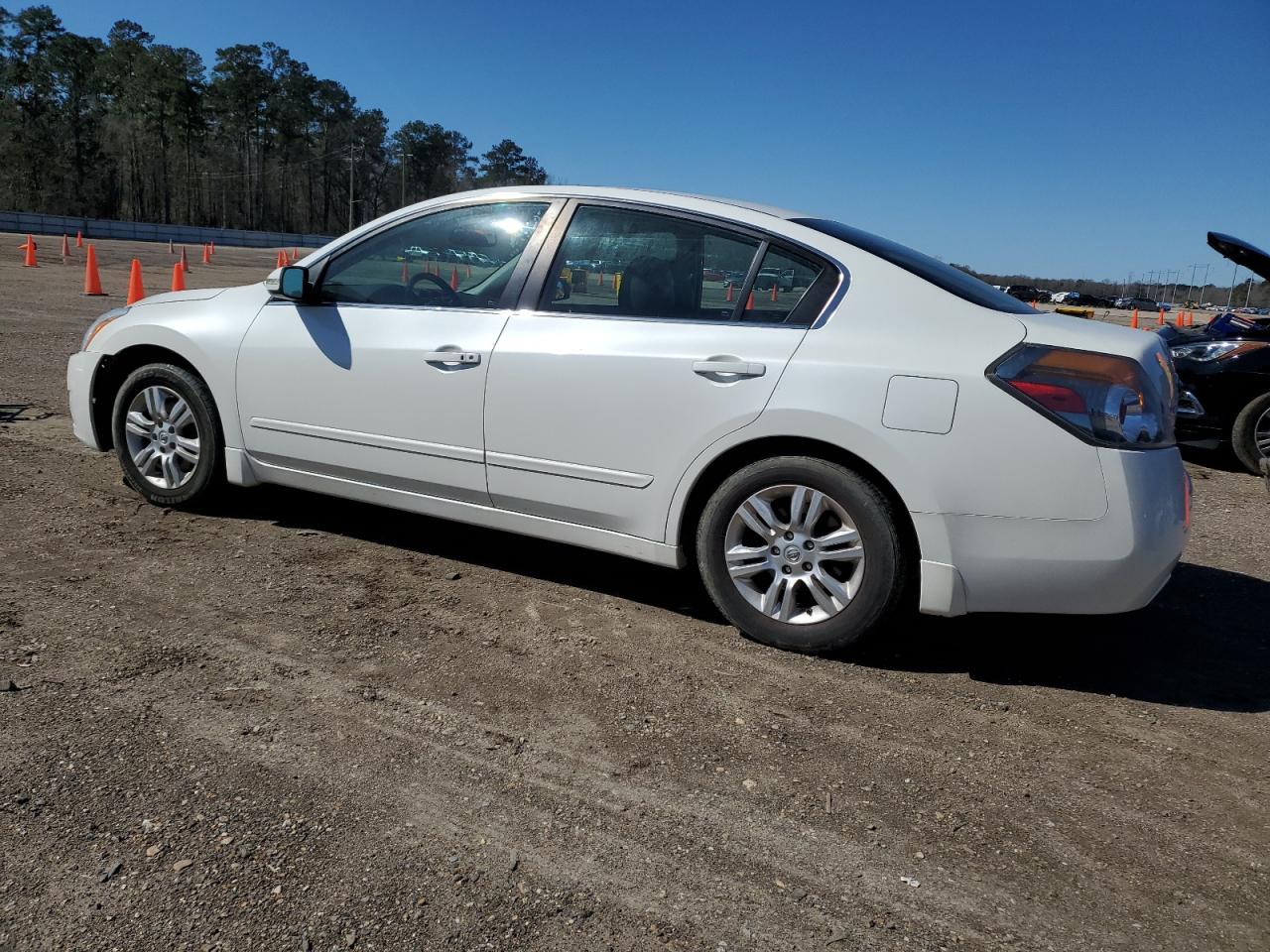 2012 Nissan Altima - Image 2