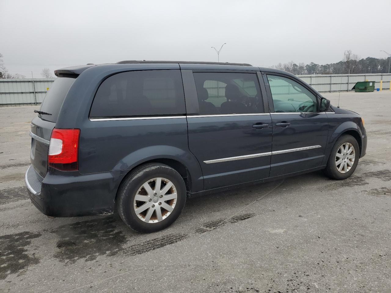 2014 Chrysler Town & Country - Image 3