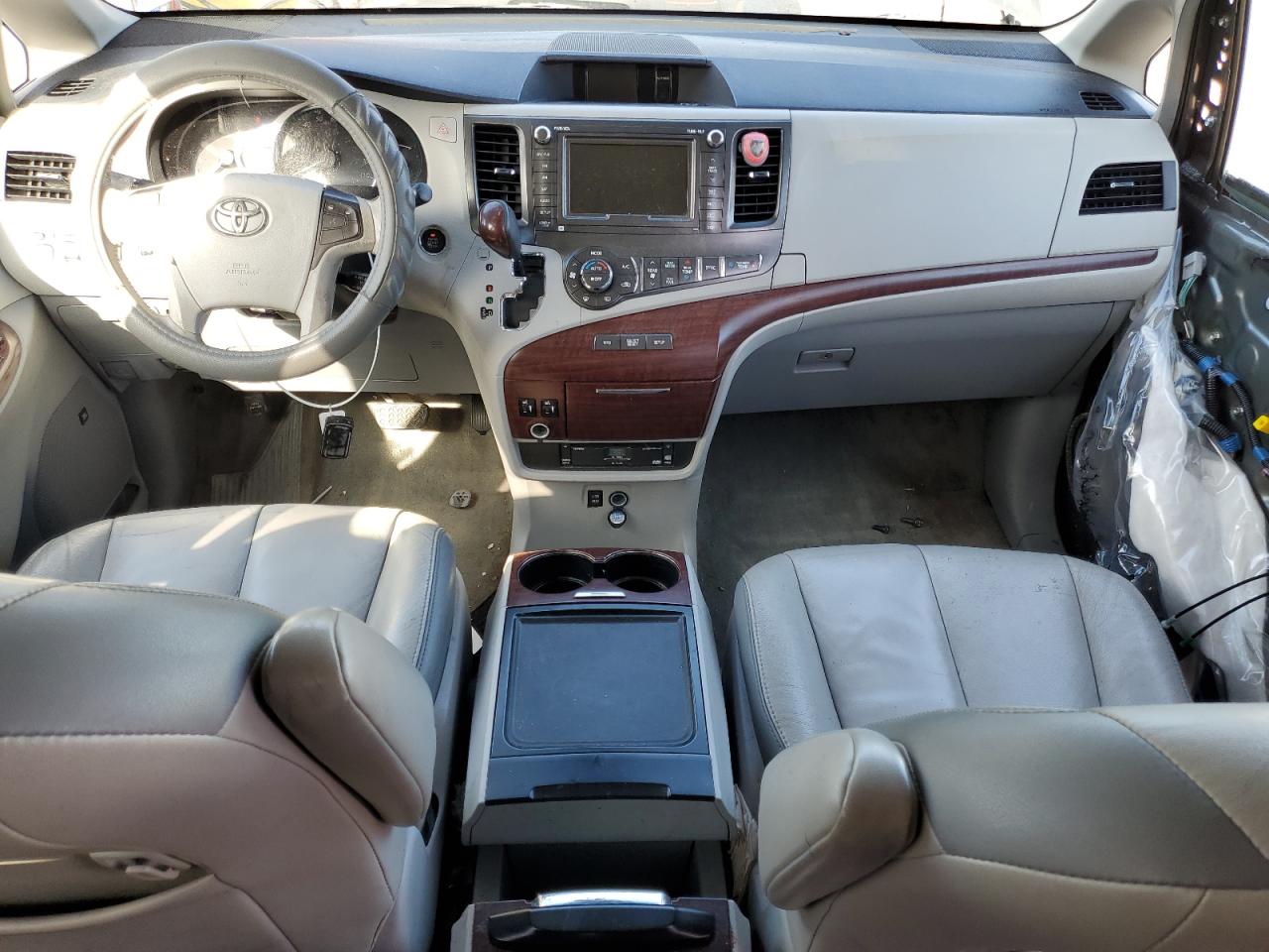 2013 Toyota Sienna - Image 8