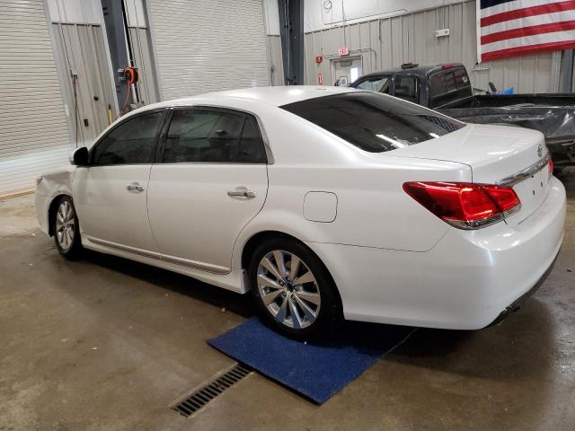 Sedans TOYOTA AVALON 2012 White