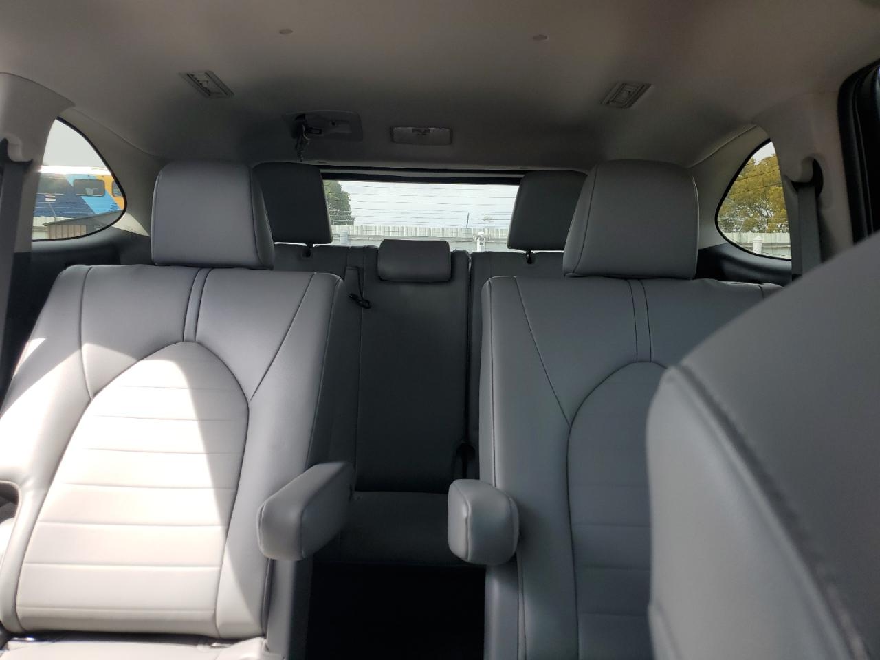 2022 Toyota Highlander - Image 10