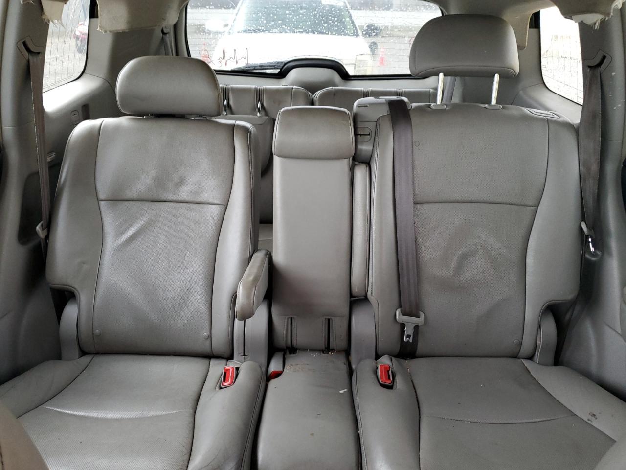 2012 Toyota Highlander - Image 10