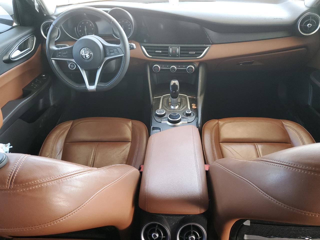 2017 Alfa Romeo Giulia - Image 8